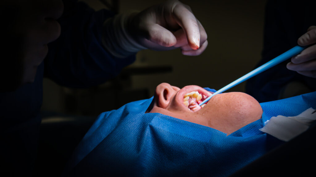 Hospital de Chile Chico fortalece atención en implantología y reduce lista de espera