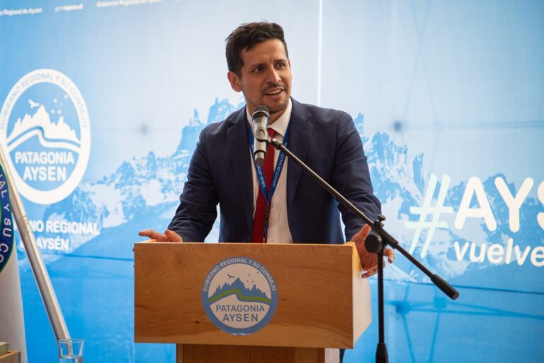 Con entrega de terreno, inicia la construcción del nuevo CESFAM de Coyhaique con SAR adosado