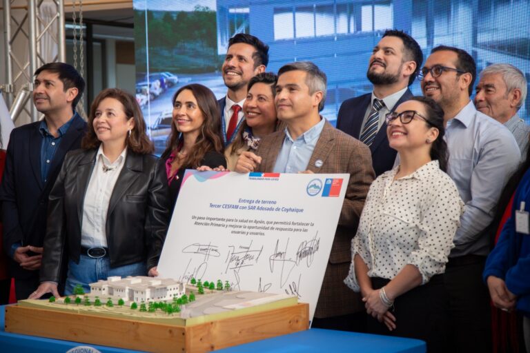 Con entrega de terreno, inicia la construcción del nuevo CESFAM de Coyhaique con SAR adosado