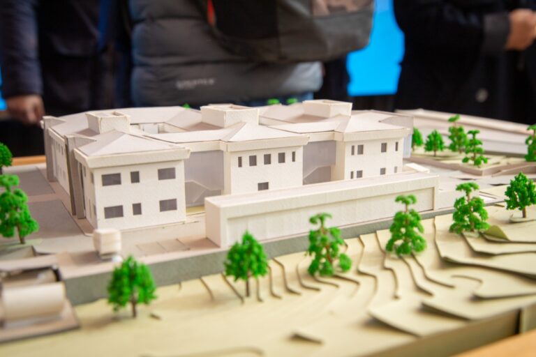 Con entrega de terreno, inicia la construcción del nuevo CESFAM de Coyhaique con SAR adosado